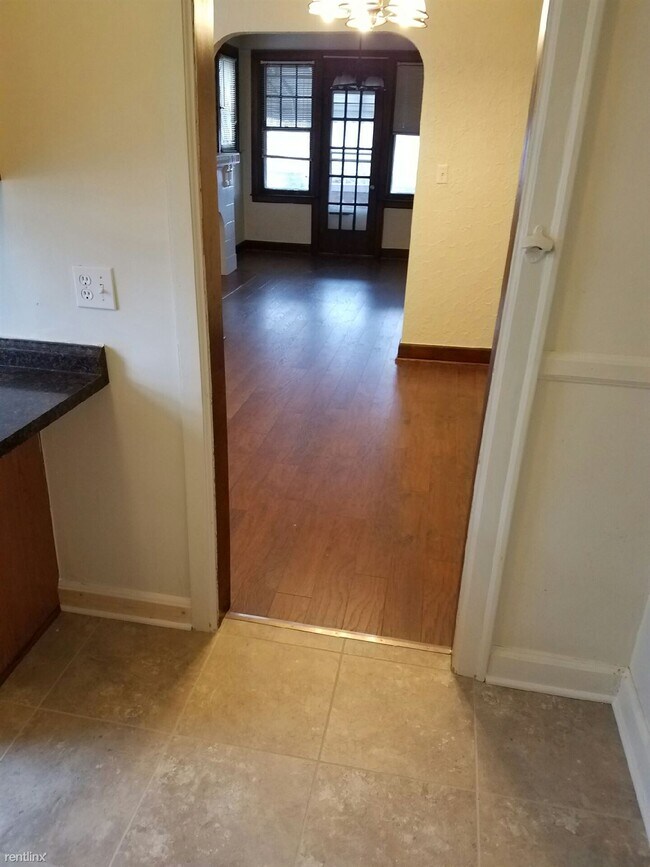 Foto del edificio - 2 br, 1 bath  - 92 Walnut St Unit 2 west
