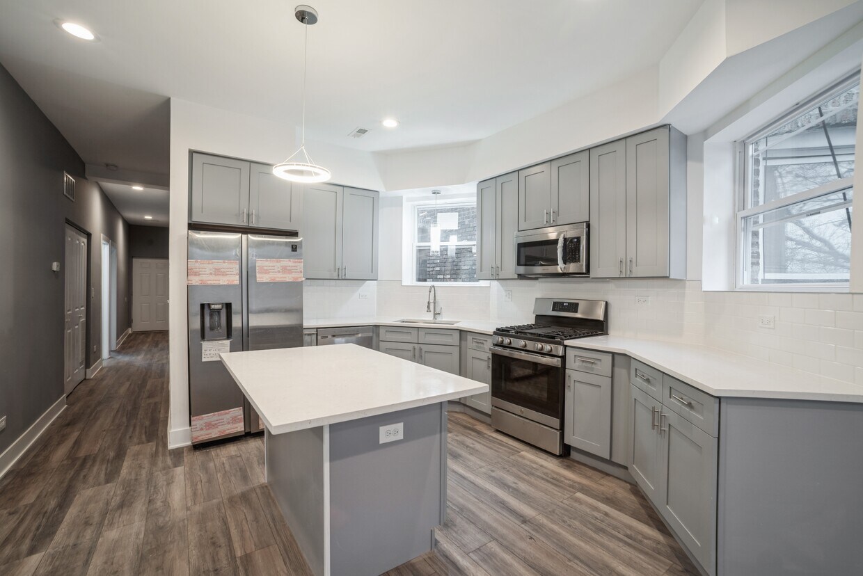 Foto principal - 4331 S Prairie Ave