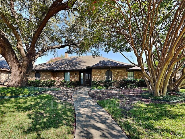 Building Photo - 1108 Huntington Dr