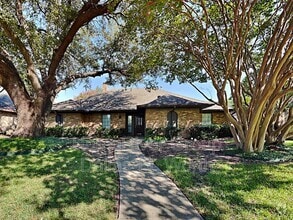Building Photo - 1108 Huntington Dr