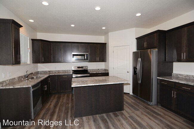 Building Photo - 3 br, 2 bath House - 50 W 960 S