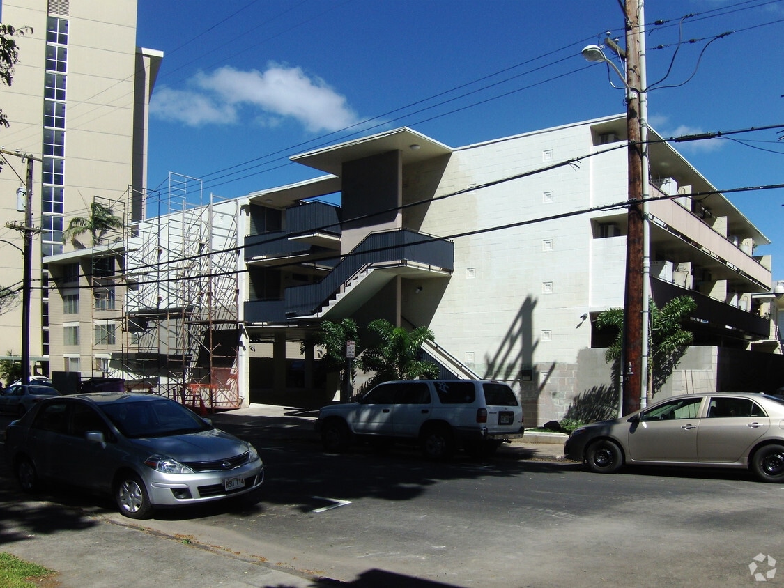 Primary Photo - 1628 Poki St