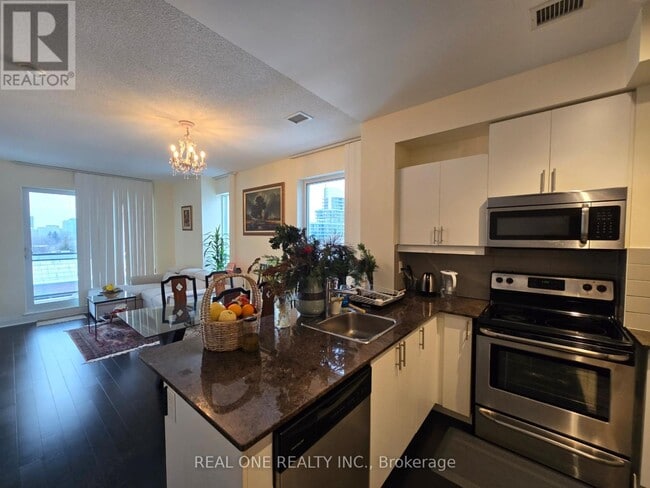 Building Photo - 17 Kenaston Gardens