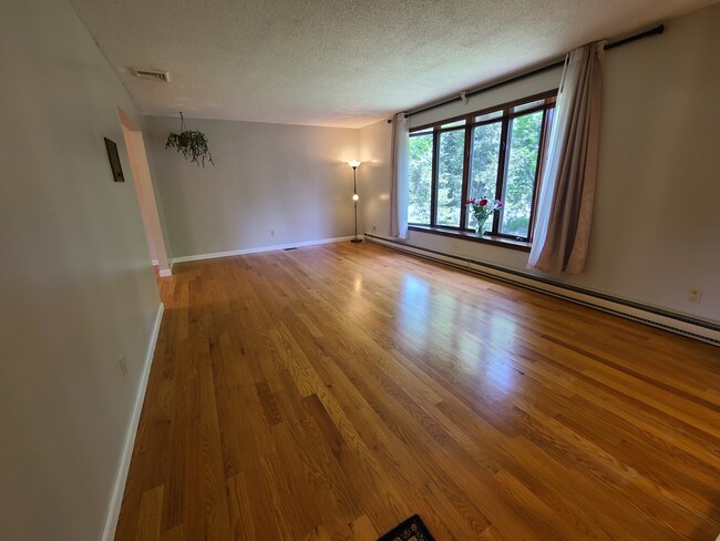 Foto del edificio - 1445 S Main St