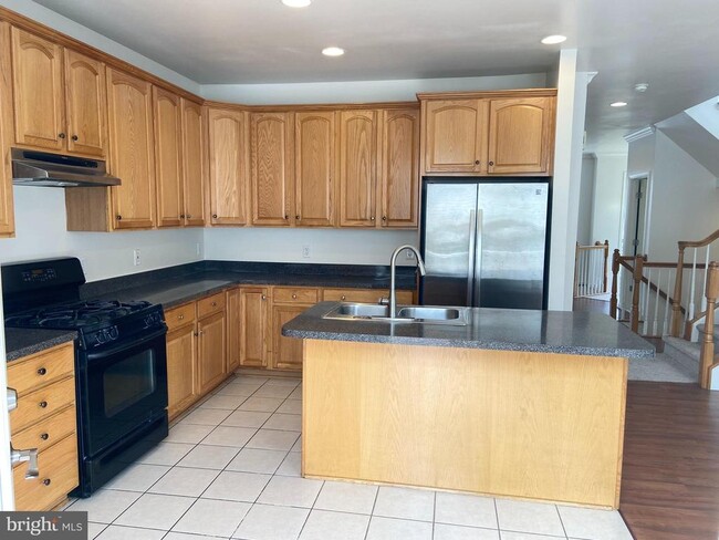 Foto del edificio - 5633 Sheals Ln