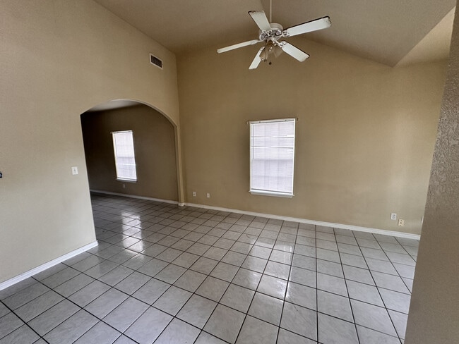 Building Photo - 2038 Lindburgh Cir