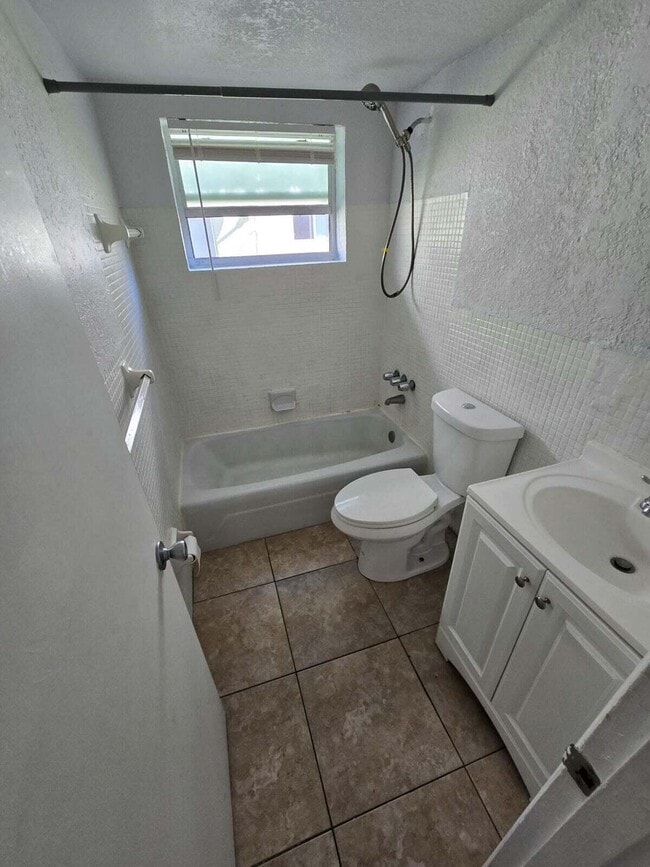 Foto del edificio - 2151 NE 168th St