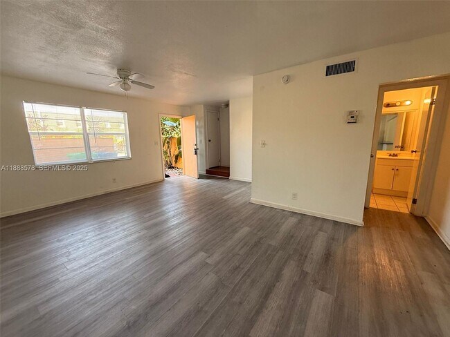 Foto del edificio - 5970 NW 28th St