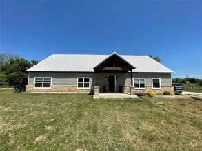 Building Photo - 840 Meadow Ln