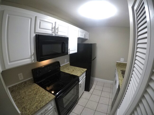 Foto del edificio - HOME FOR RENT BY OWNER WITH A POOL