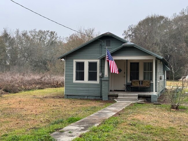 Building Photo - 7616 Old Jeanerette Rd