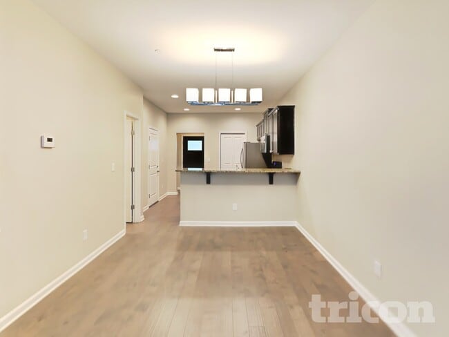Foto del edificio - 405 Riverwood Ct