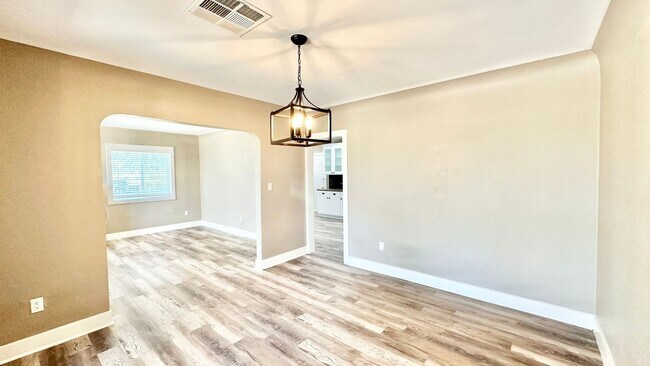 Foto del edificio - Lovely Single-Story Country Home on Wide Open Space with Detached Garage Space!