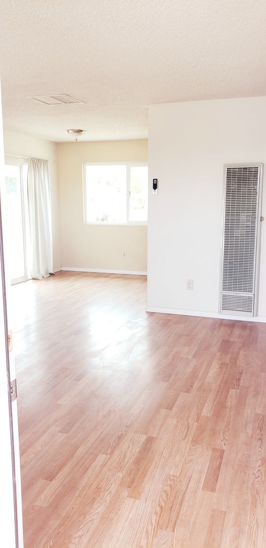 Foto del edificio - 3 Bedroom 2  Bath home with Garage in the heart of JT!!