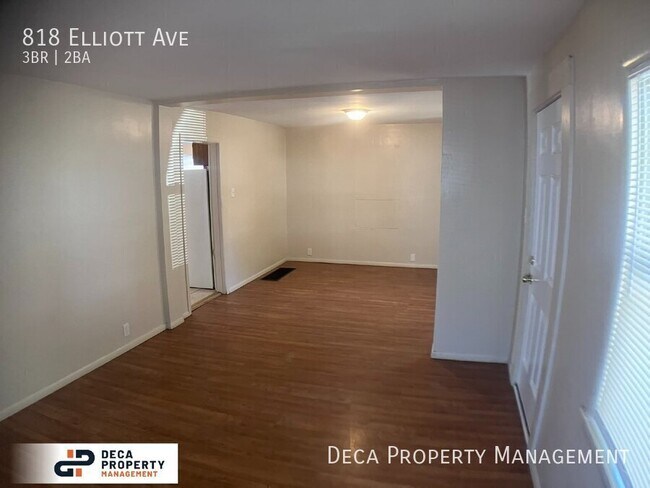 Building Photo - 818 Elliott Ave