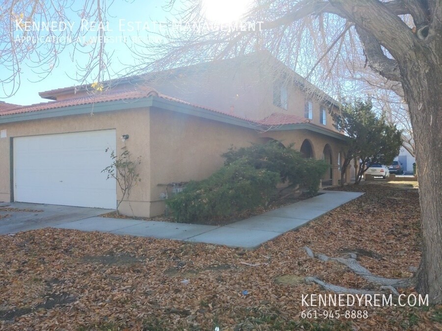Primary Photo - 1738 W Ave J