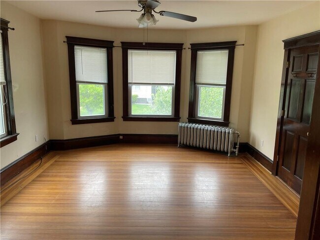 Foto del edificio - 319 Broadway