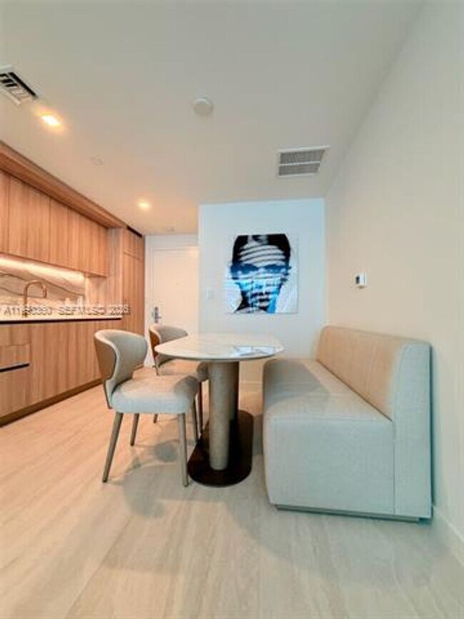 Foto del edificio - 77 SE 5th St