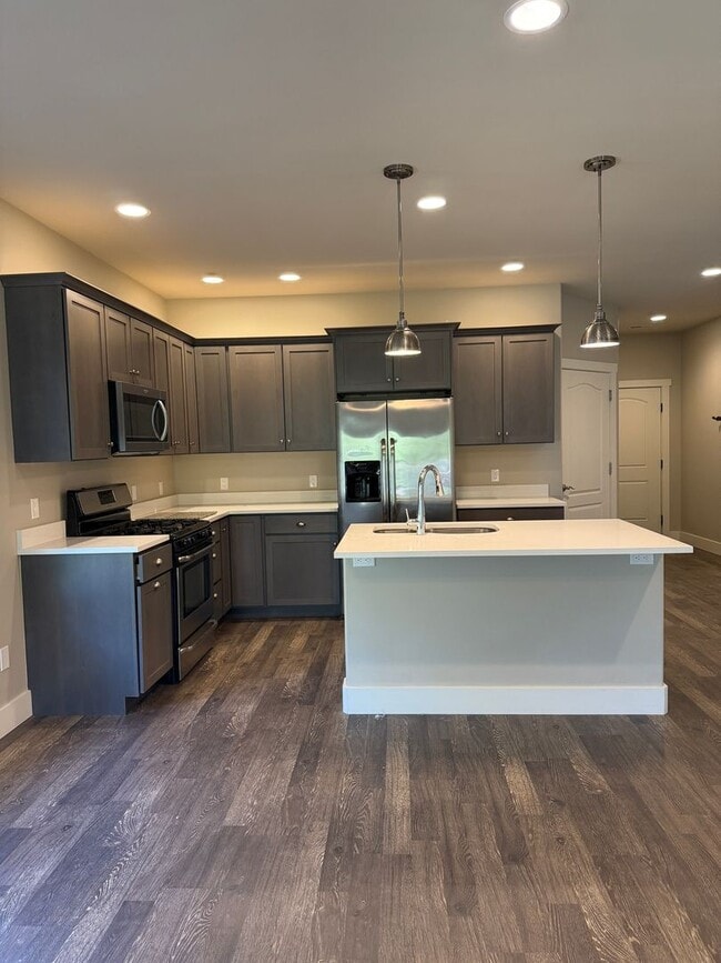 Building Photo - Three Bedroom Two Bath Ironbridge Home