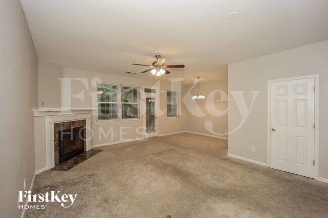 Building Photo - 3383 Estes Dr