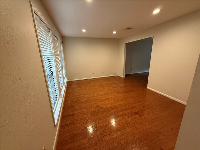 Foto del edificio - 6810 Redwood Falls Dr