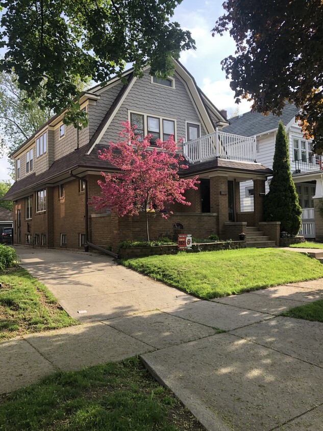 1825 E Newton Ave, Shorewood, WI 53211 House Rental in Shorewood, WI