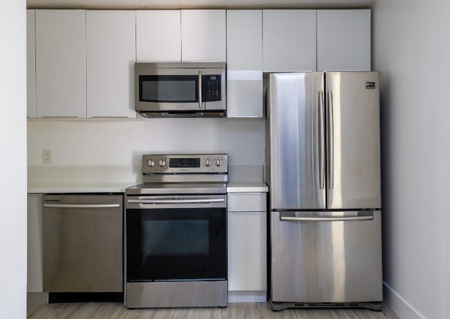 Photo - 850 N Van Ness Ave Apartment