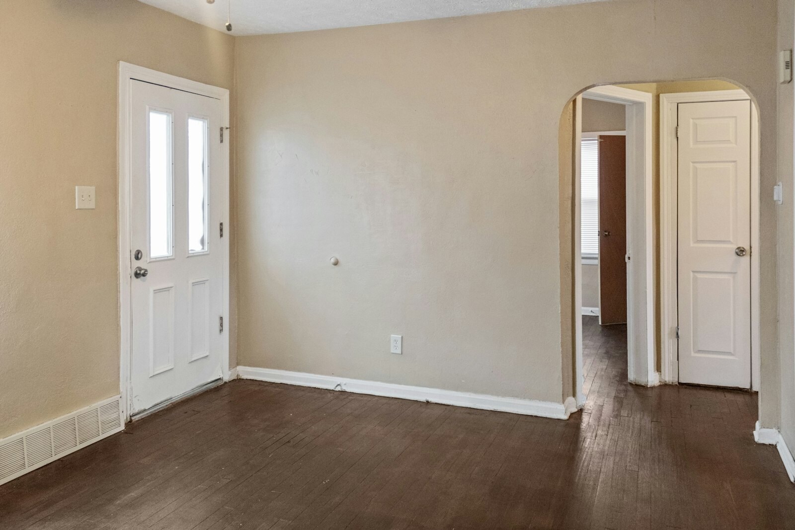 1631 Avalon Rd Cleveland, OH 44112 – photo 3
