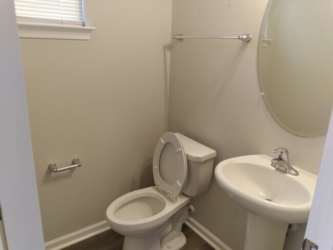Building Photo - ONE MONTH FREE with a sixteen-month lease. NEW PAINT! 3 Bedroom Town Home With Garage at Bridgewa...