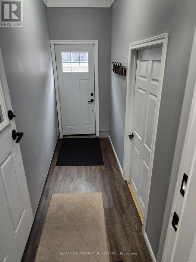 Building Photo - 88 San Fernando Dr