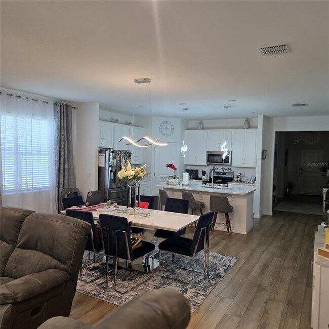Building Photo - 33259 Country House Dr