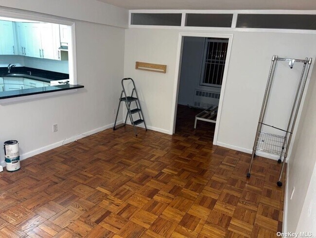 Foto del edificio - 74-02 43rd Ave