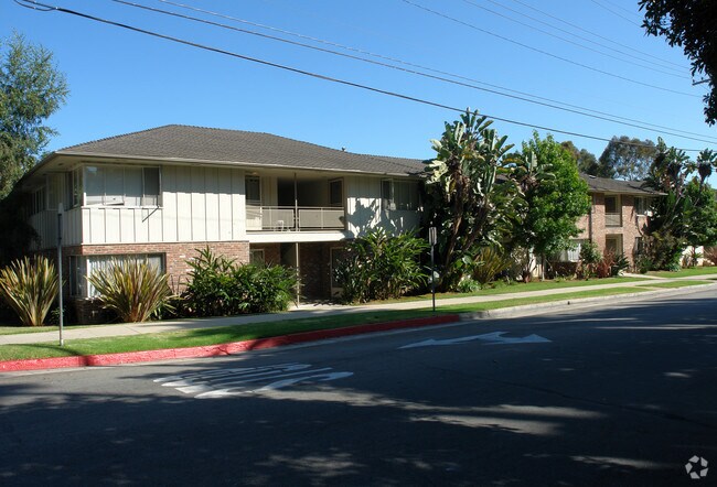 Building Photo - 118-140 E Sola St