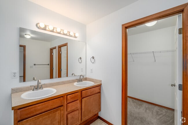 4BR, 2.5BA - 1,800SF - Bathroom - The Grove Townhomes