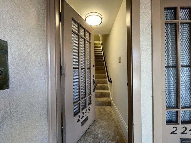 Foto del edificio - 2245-2247 Lombard Street