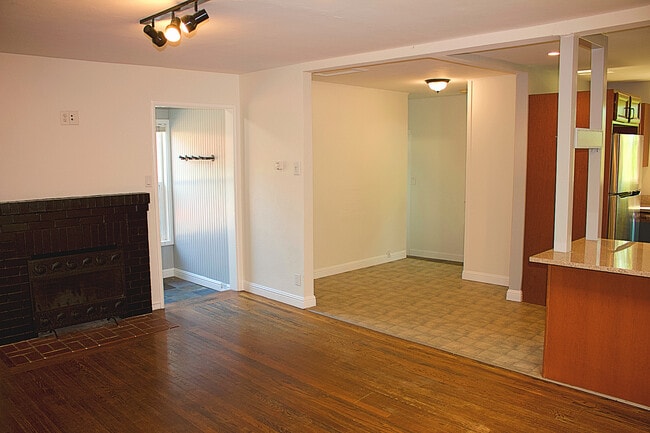 Building Photo - 119 Jewell Ct