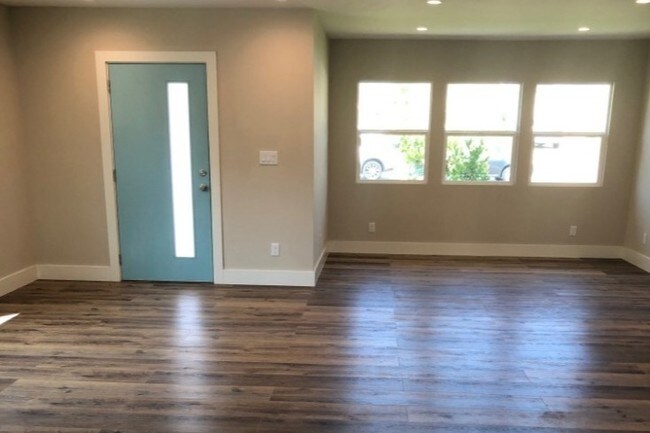 Foto del edificio - 8034 Airlane Ave