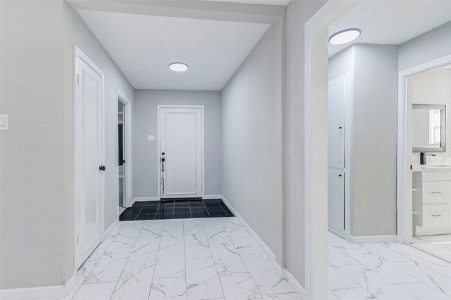 Building Photo - 5439 Lymbar Dr