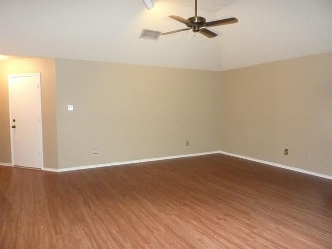 Building Photo - 16306 Maple Downs Ln