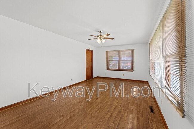 Foto del edificio - 1457 Columbia Hwy N