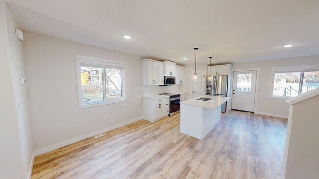 Photo du bâtiment - 9528-9598 98 Ave