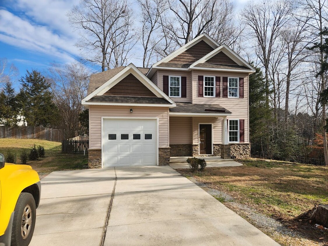 Primary Photo - Beautiful Home in Williamsburg