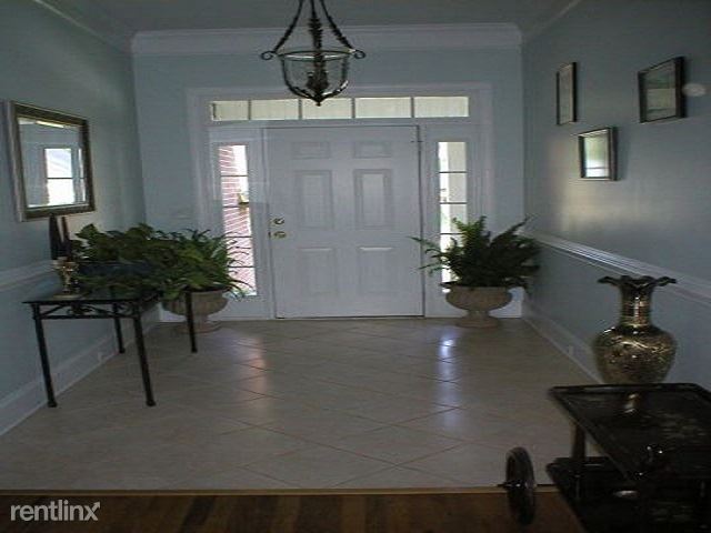 Building Photo - 551 Farmington Cir