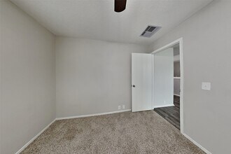 Building Photo - 14906 Sugarhollow Dr