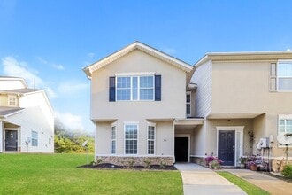 Building Photo - 244 Commons Dr