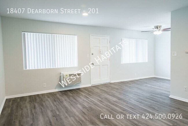 Foto del edificio - 18407 Dearborn - Gorgeous, fully renovated...