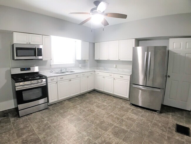 Foto del edificio - Fantastic Three Bedroom Townhome - small b...