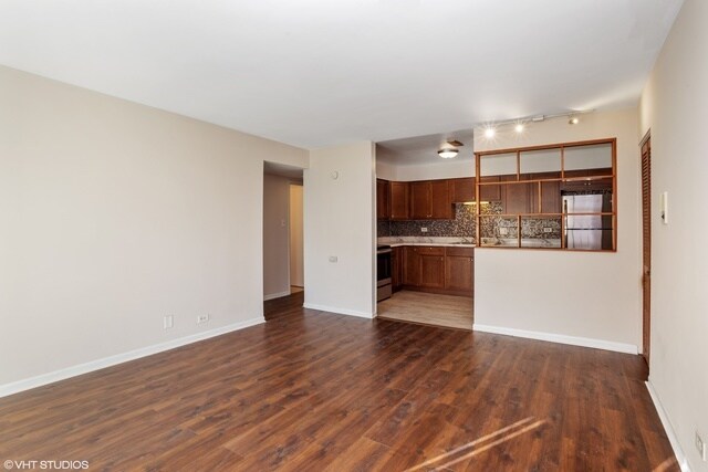 Foto del edificio - 9449 Bay Colony Dr