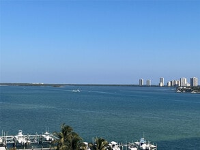 Building Photo - 2650 Lake Shore Dr