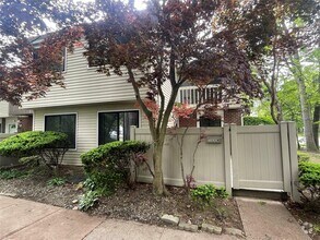 Building Photo - 200 Springmeadow Dr